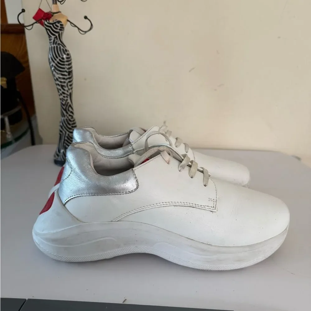 Love Moschino Nappato Bianc Scarpad Running Sneaker size 38 Used. See pictures